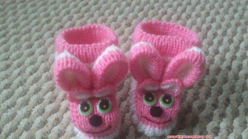 We knit booties for babies with knitting needles and crochet - step-by-step instructions