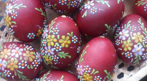 Wooden Easter eggs: handmade masterpieces Beautifully decorate eggs for Easter with your own hands